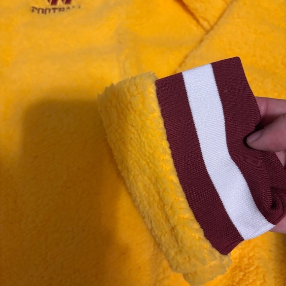 Washington Commanders Fuzzy Fleece Sweatshirt NEW Large Gold Yellow Red NFL - Picture 3 of 6